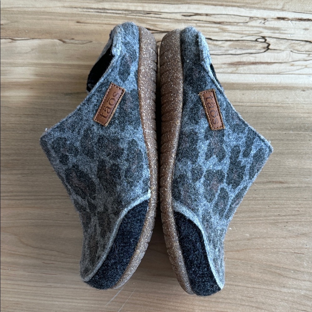 Taos Footwear Convertawool  Charcoal Leopard Wool Mules